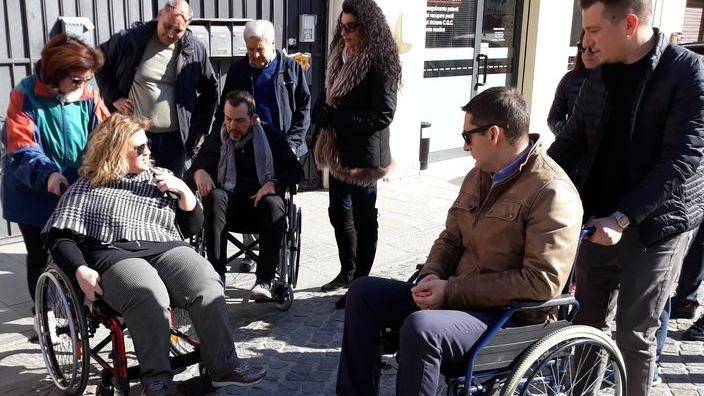 I due candidati in carrozzina provano gli ostacoli di S. Felice