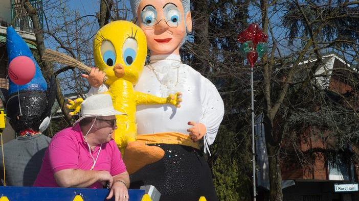 Carnevale a Modena Est Maschere e carri conquistano il quartiere