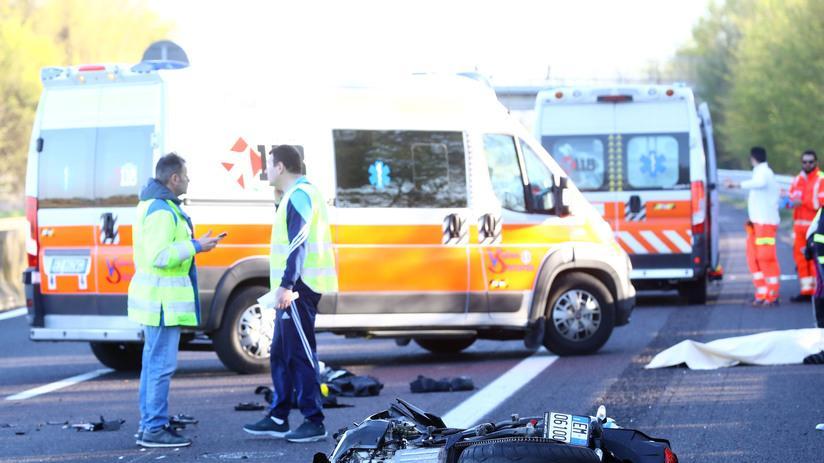 Argenta piange la donna morta in moto. Il dolore del padre: «Mia figlia non c’è più»