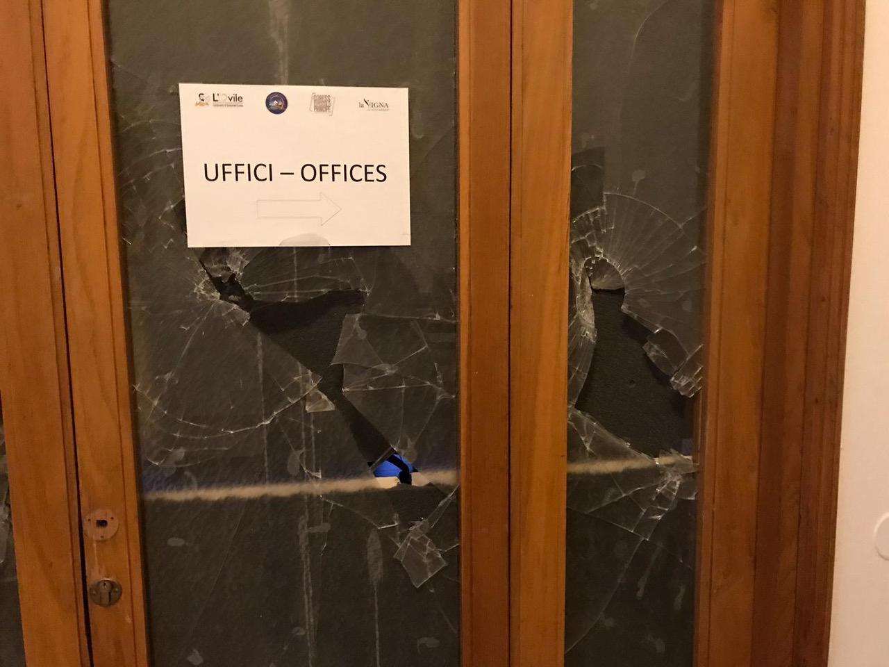 Reggio Emilia, richiedente asilo devasta la struttura di accoglienza: denunciato