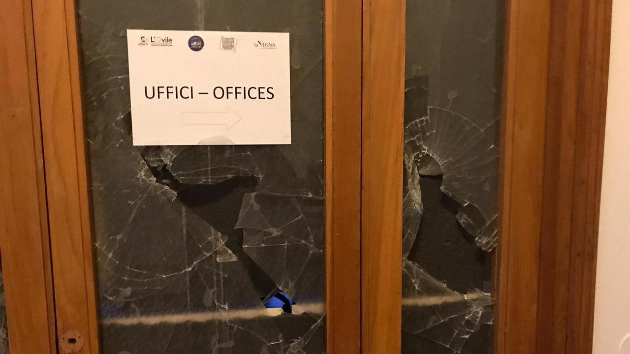 Reggio Emilia, richiedente asilo devasta la struttura di accoglienza: denunciato