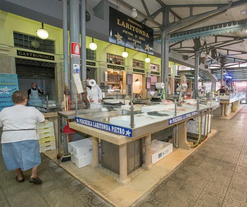 Modena, rivoluzione all’Albinelli: via i banchi del pesce. Arrivano nuovi ristoranti 