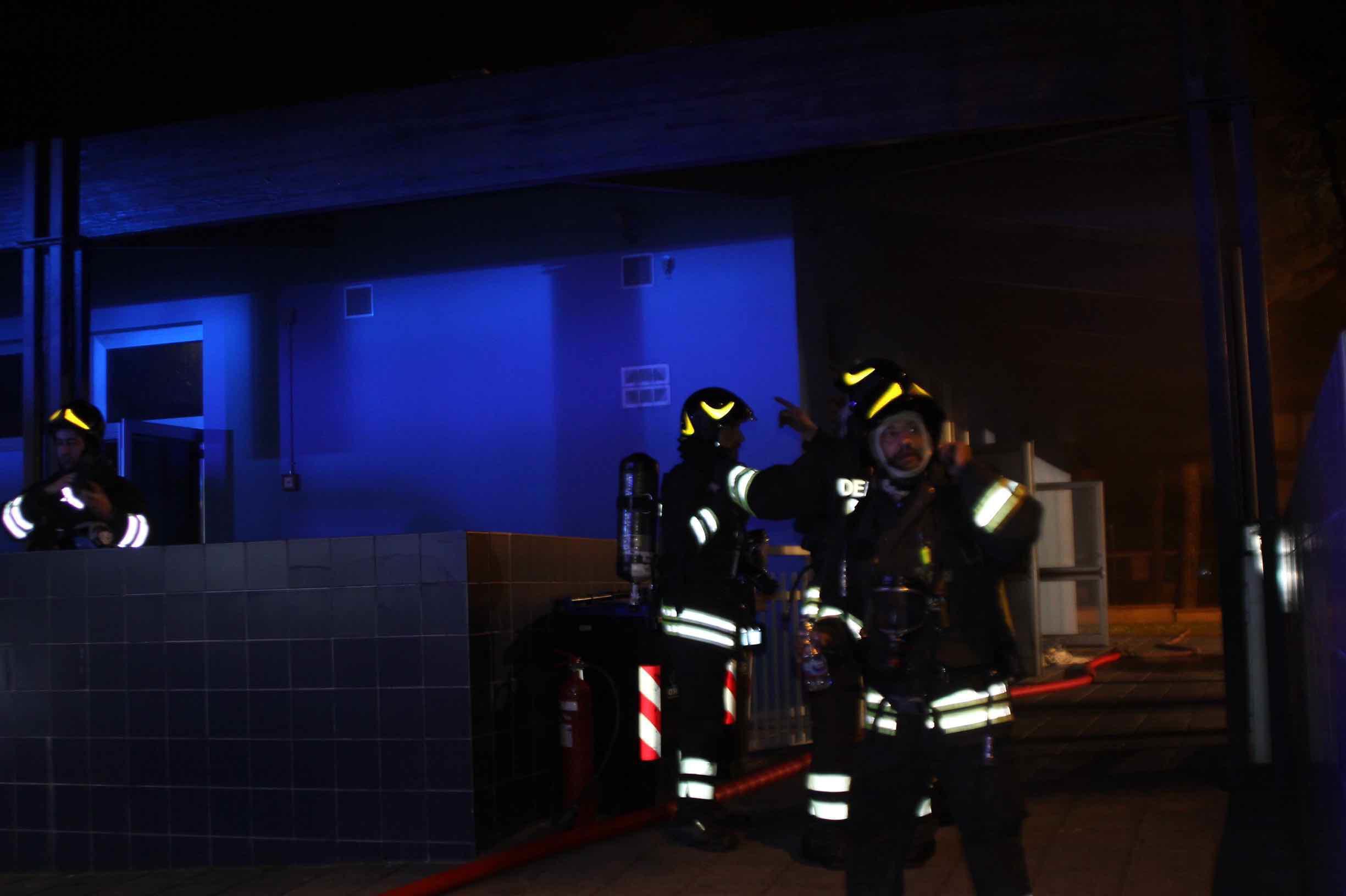 I pompieri davanti all'asilo nido di via del Purgatorio