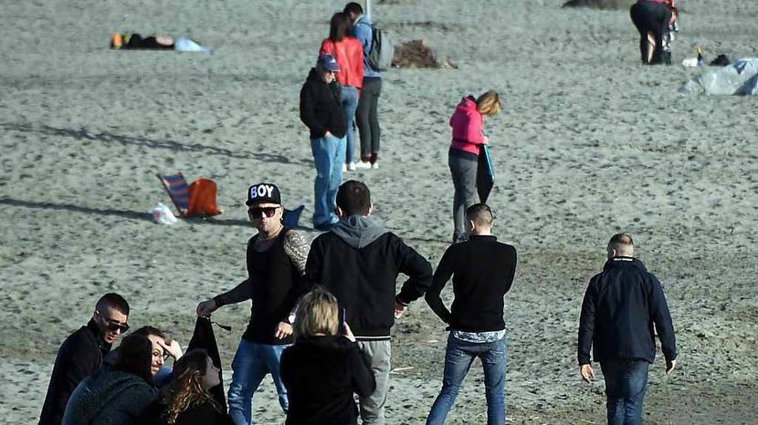 In spiaggia grazio al sole tantissima gente