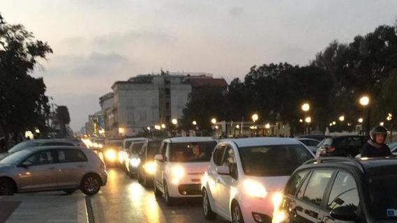 Traffico caos per tutto ieri «Niente vigili e cartelli»