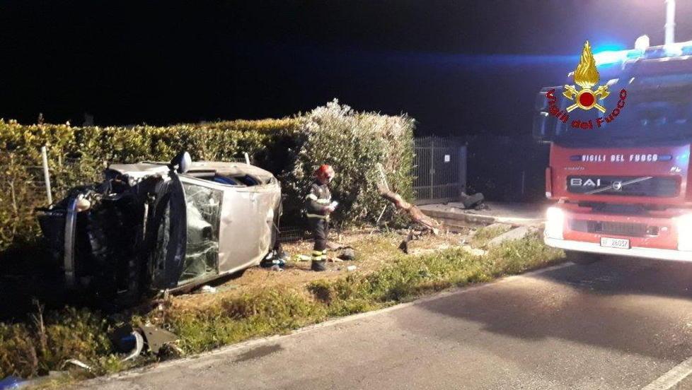 Finisce fuori strada Ferita bimba di 2 anni