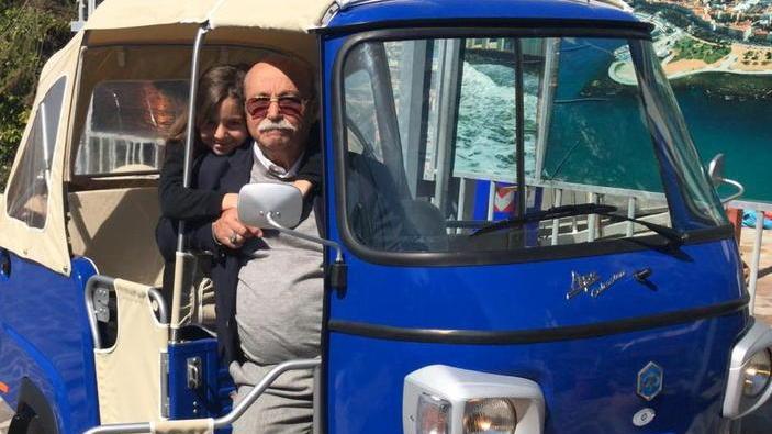 Gianfranco Giachetti a bordo della nuova Ape-Calessino