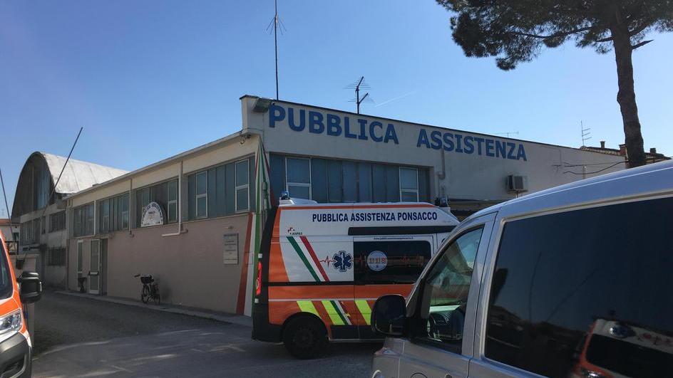 L’arrivo della salma di Salvatore Cipolletti alla Pubblica Assistenza di Ponsacco