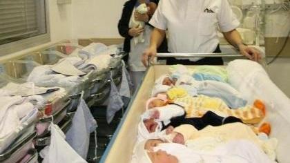 Poche nascite ma residenti in aumento: così cambia la popolazione reggiana