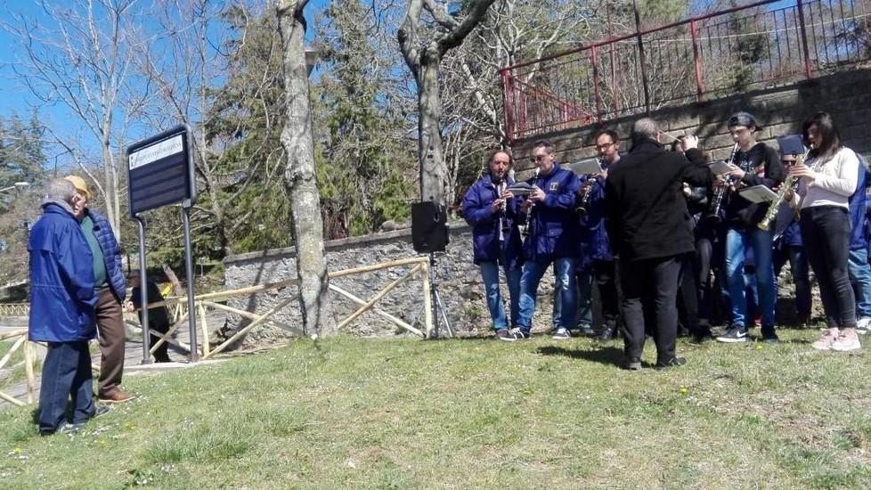 Ex minatori inaugurano i pannelli del paese