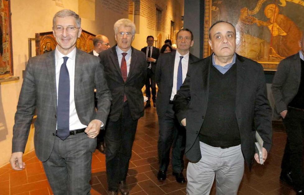 Il ministro: le bancarelle mai più in piazza Duomo 