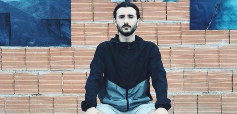 Offre ricompensa a chi gli riporta il computer rubato