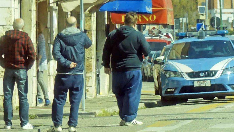 Muore in casa, sospetta overdose. Ritorna l’incubo dell’eroina gialla 