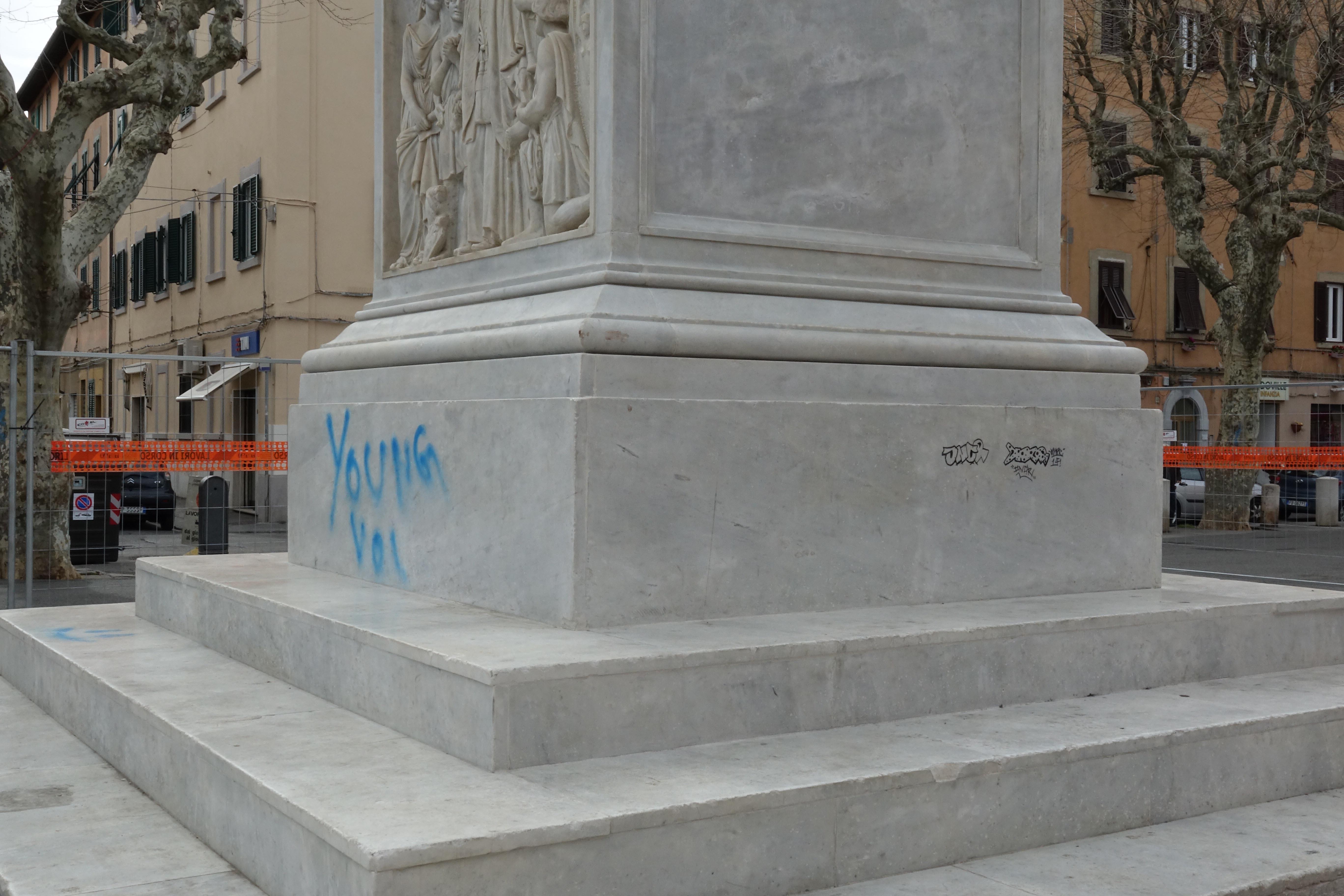 Deturpata di nuovo la statua di Canapone