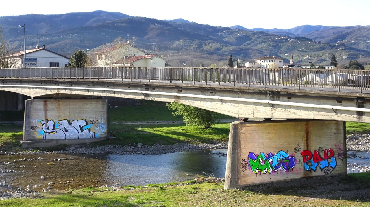 Il ponte sull'Ombrone (foto Gori)