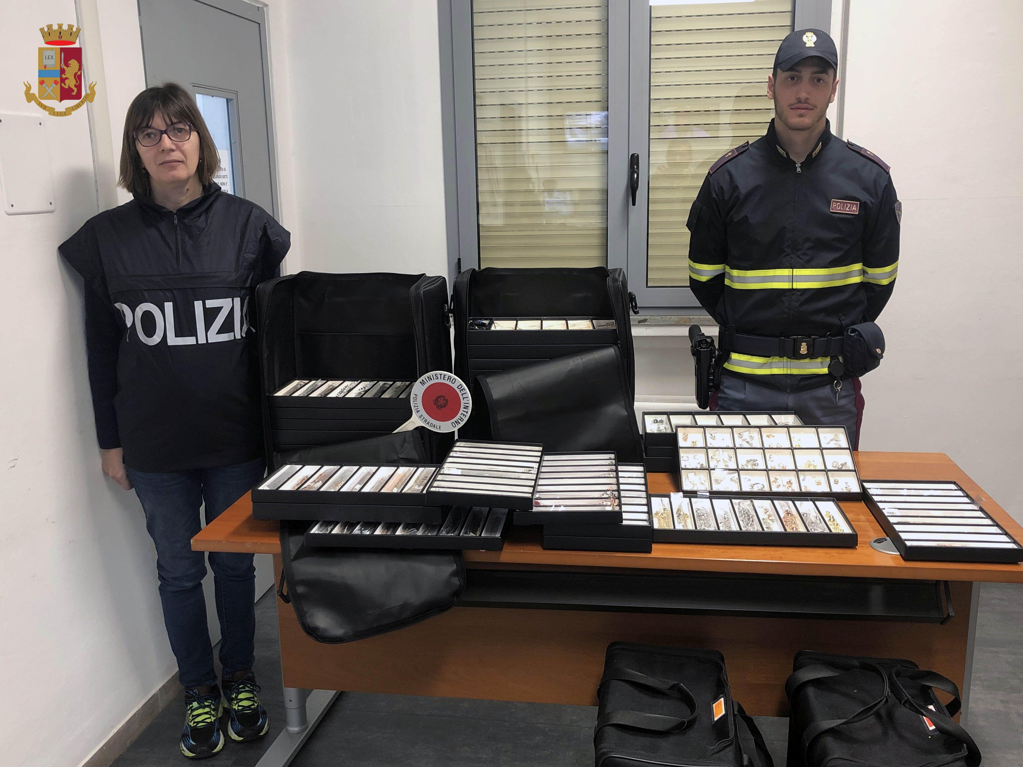 I preziosi recuperati dalla Polstrada di Pistoia