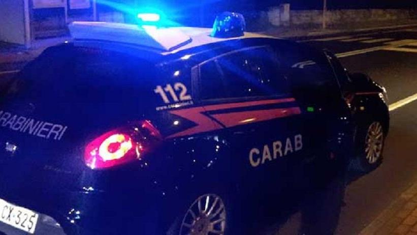 Furto di un furgone a Mirandola, poi vanno a rubare gasolio nel reggiano