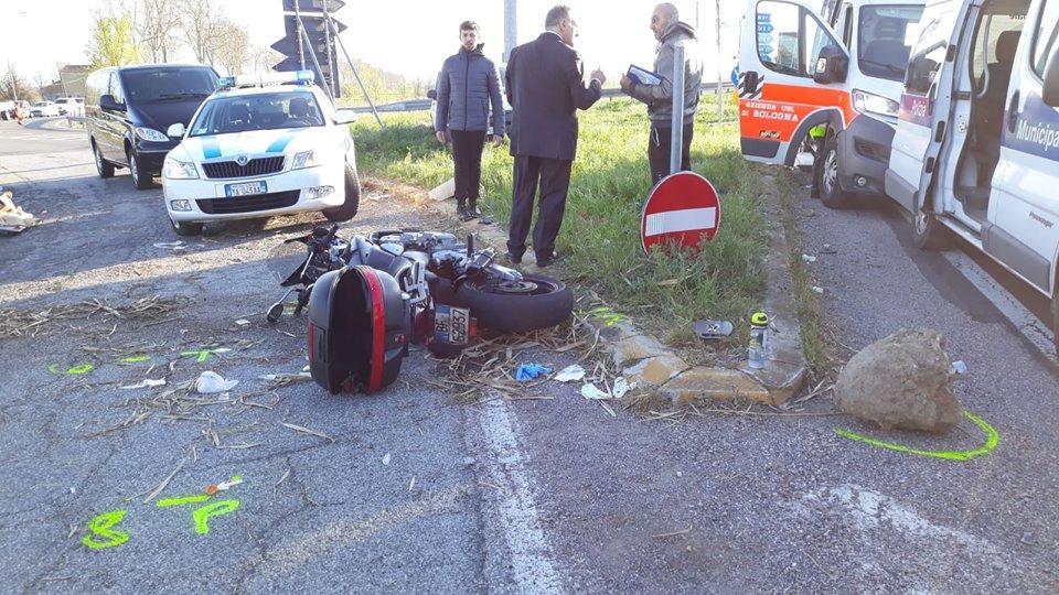 Schianto auto-moto, giovane di 27 anni perde la vita