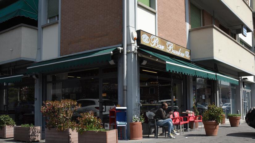 Reggio Emilia, auto-ariete contro il bar Bunker: rubato il cambiamonete e provocati danni ingenti