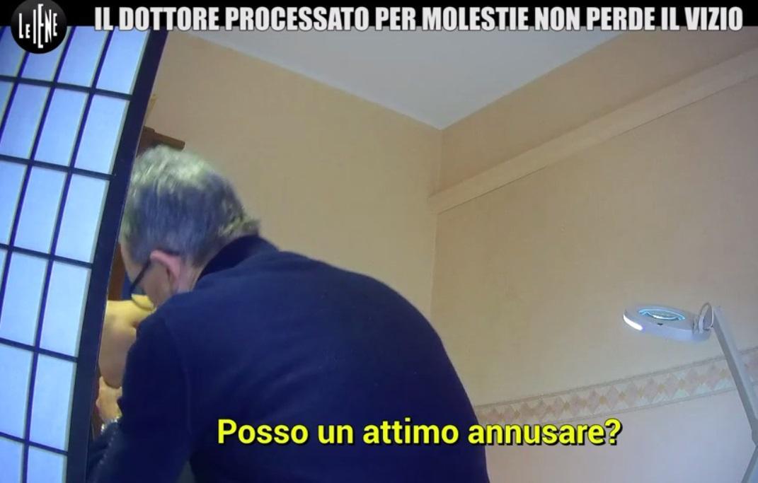 Reggio Emilia, medico sotto processo per abusi sulle pazienti «visita ancora e continua a molestare» 