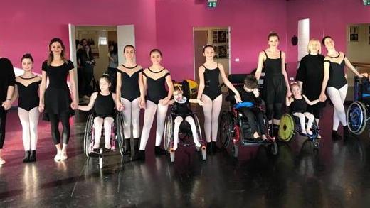In sala da ballo anche in carrozzina per superare le barriere a passo di danza
