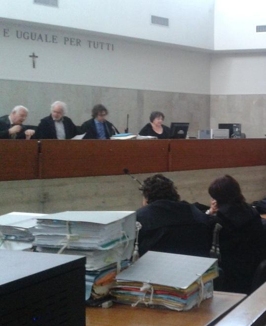 Spintoni al proprietario dopo il furto dell’Iphone