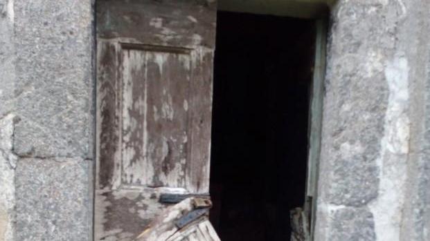 Vandali nella chiesina cinquecentesca della Via Cava