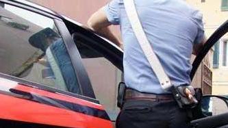 A 11 anni minacciata col coltello a scuola: «Voleva molestarmi, sono scappata via»