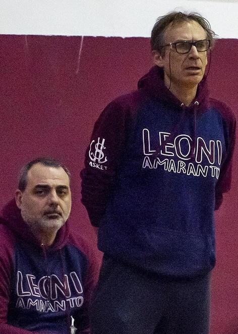Tiene a galla una squadra ridotta all’osso