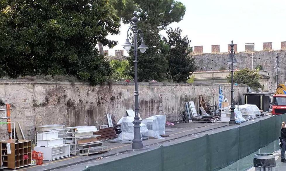 Bancarelle, nel Santa Chiara anche la soluzione-ponte 