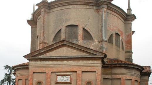 Dal santuario chiuso spariscono gli addobbi Rubate due fioriere