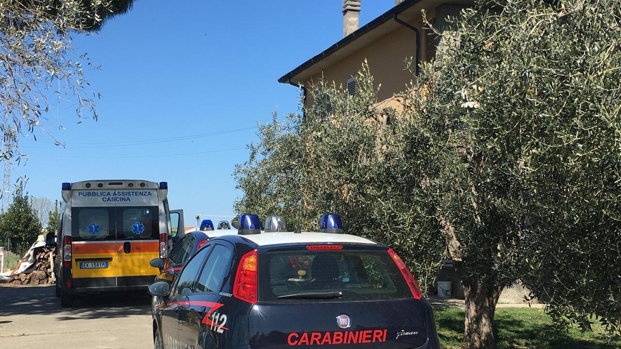 L'intervento di carabinieri e 118 a Titignano (Foto Franco Silvi)