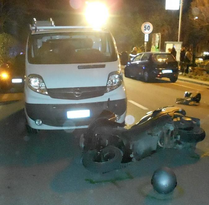 Travolto da un’auto sulla 63 grave un uomo in scooter