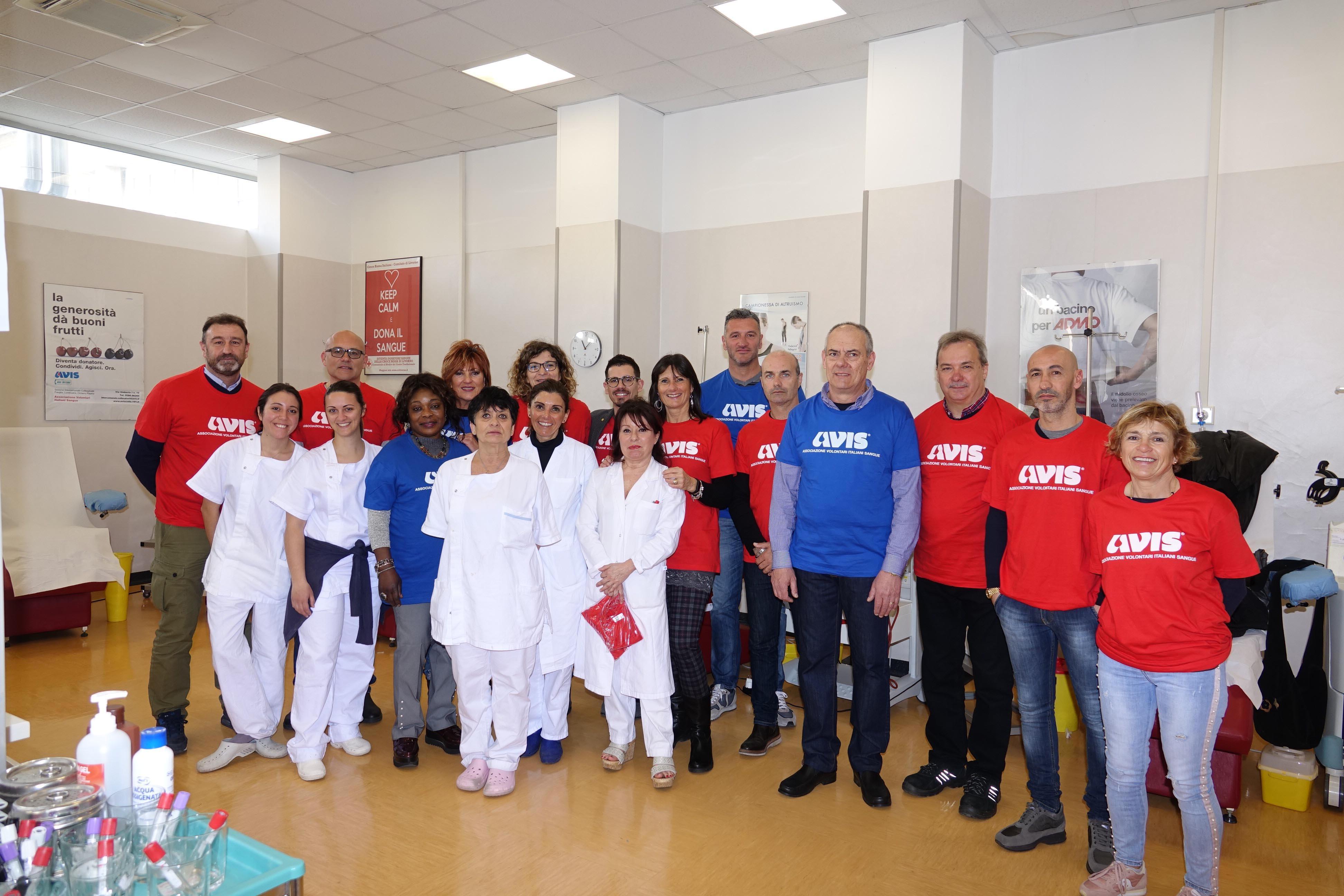 L’immigrato con l’anemia letale tenuto in vita da 25 donatori-eroi