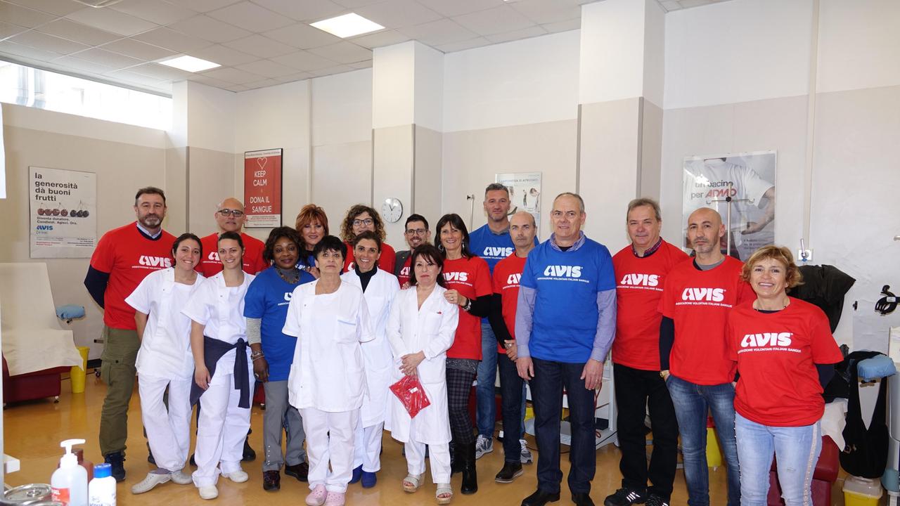 L’immigrato con l’anemia letale tenuto in vita da 25 donatori-eroi