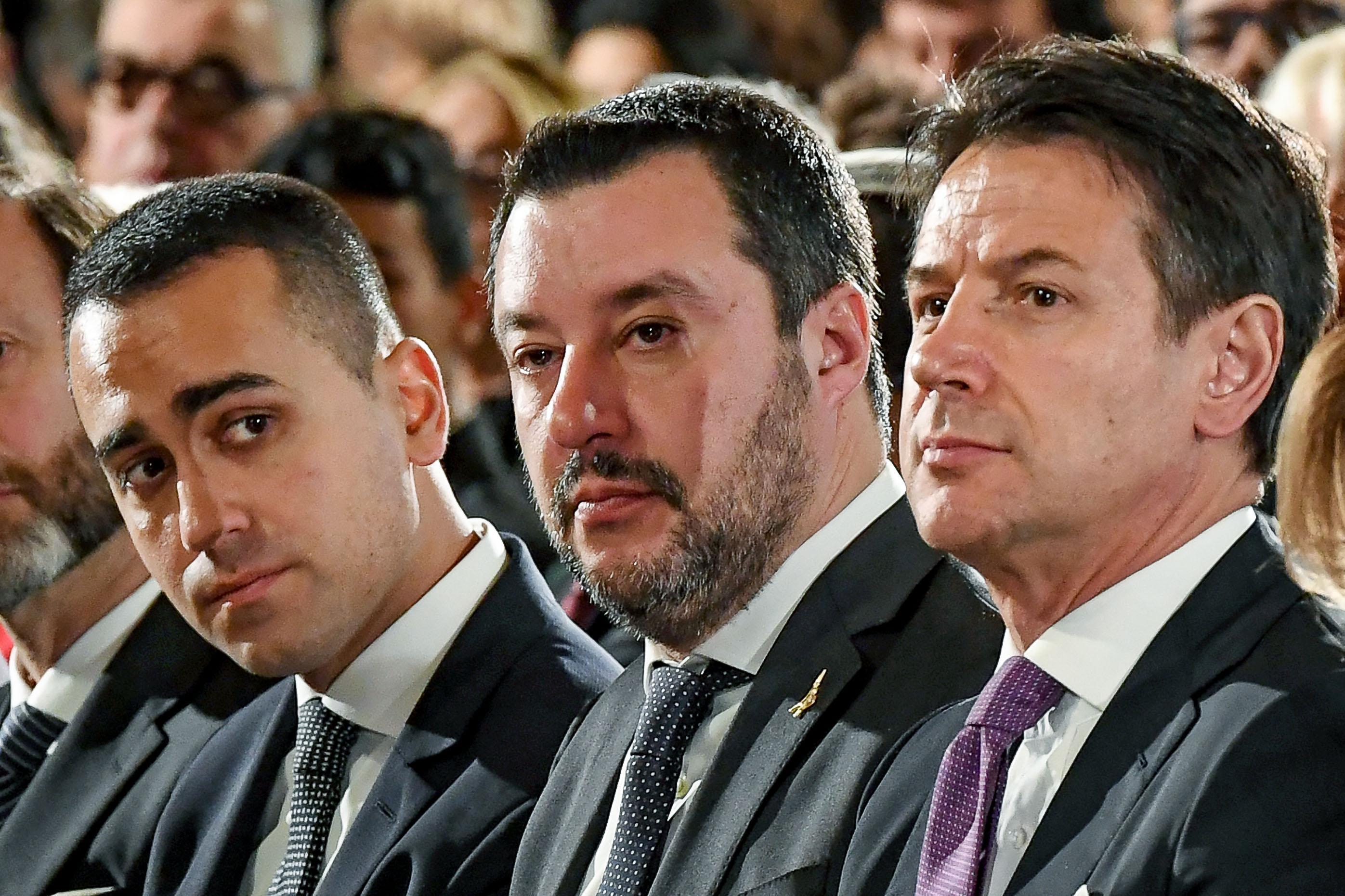 Il governo Conte deve andare avanti: lo pensa il 52% degli italiani