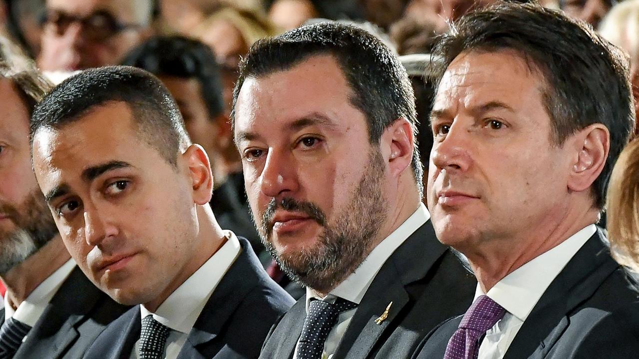 Il governo Conte deve andare avanti: lo pensa il 52% degli italiani