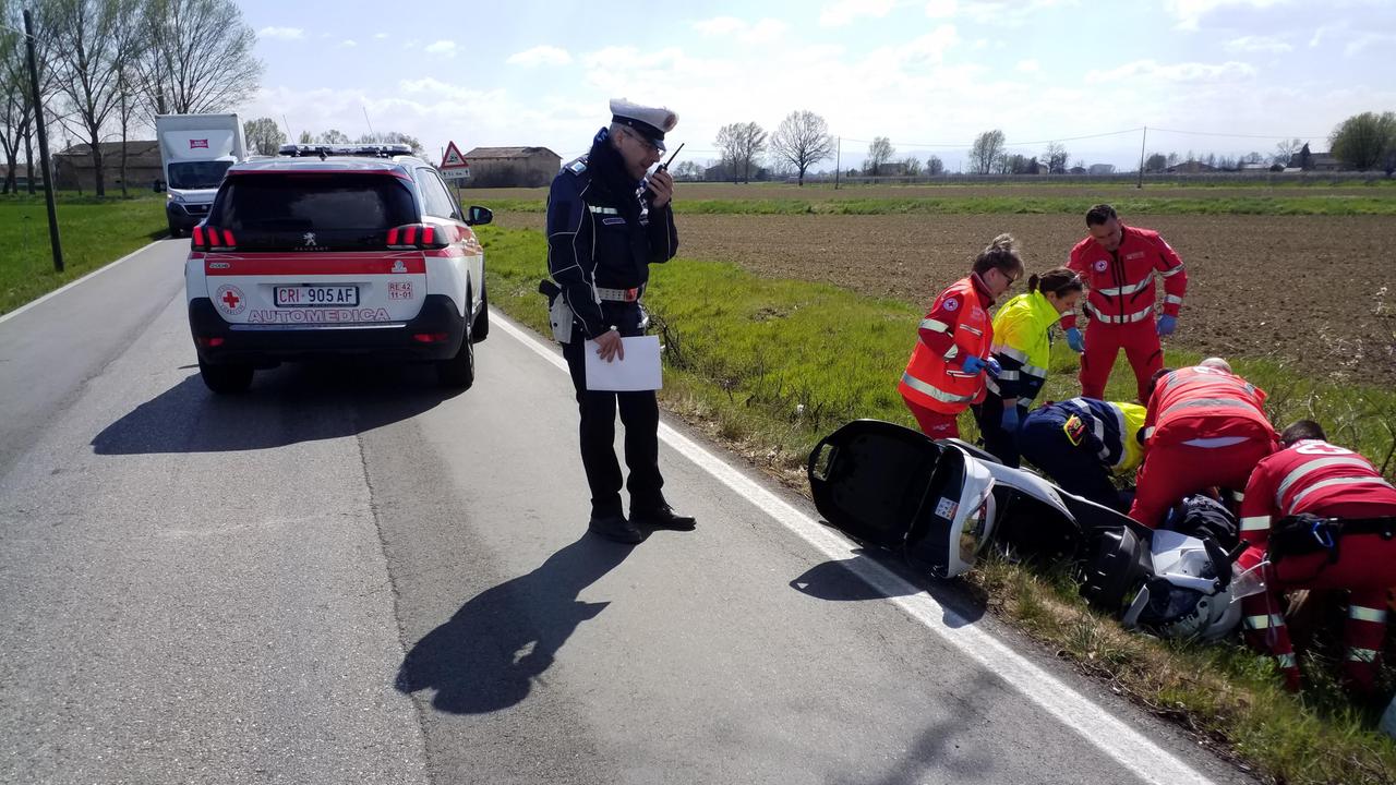 I soccorsi al motociclista a San Martino in Rio