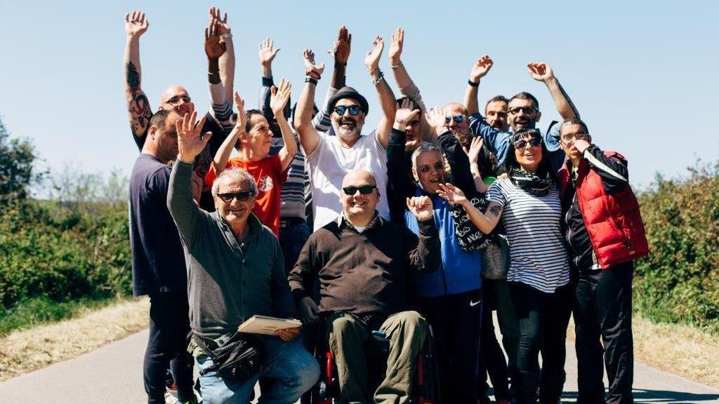 Foto di gruppo (con il Conte Max) per ospiti e staff della Fondazione Il Sole