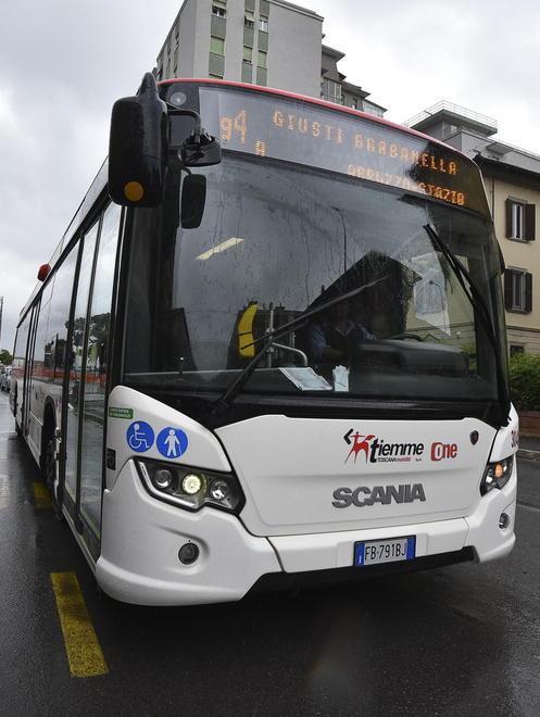 Quasi cieca timbra il biglietto del bus in maniera sbagliata: multata 