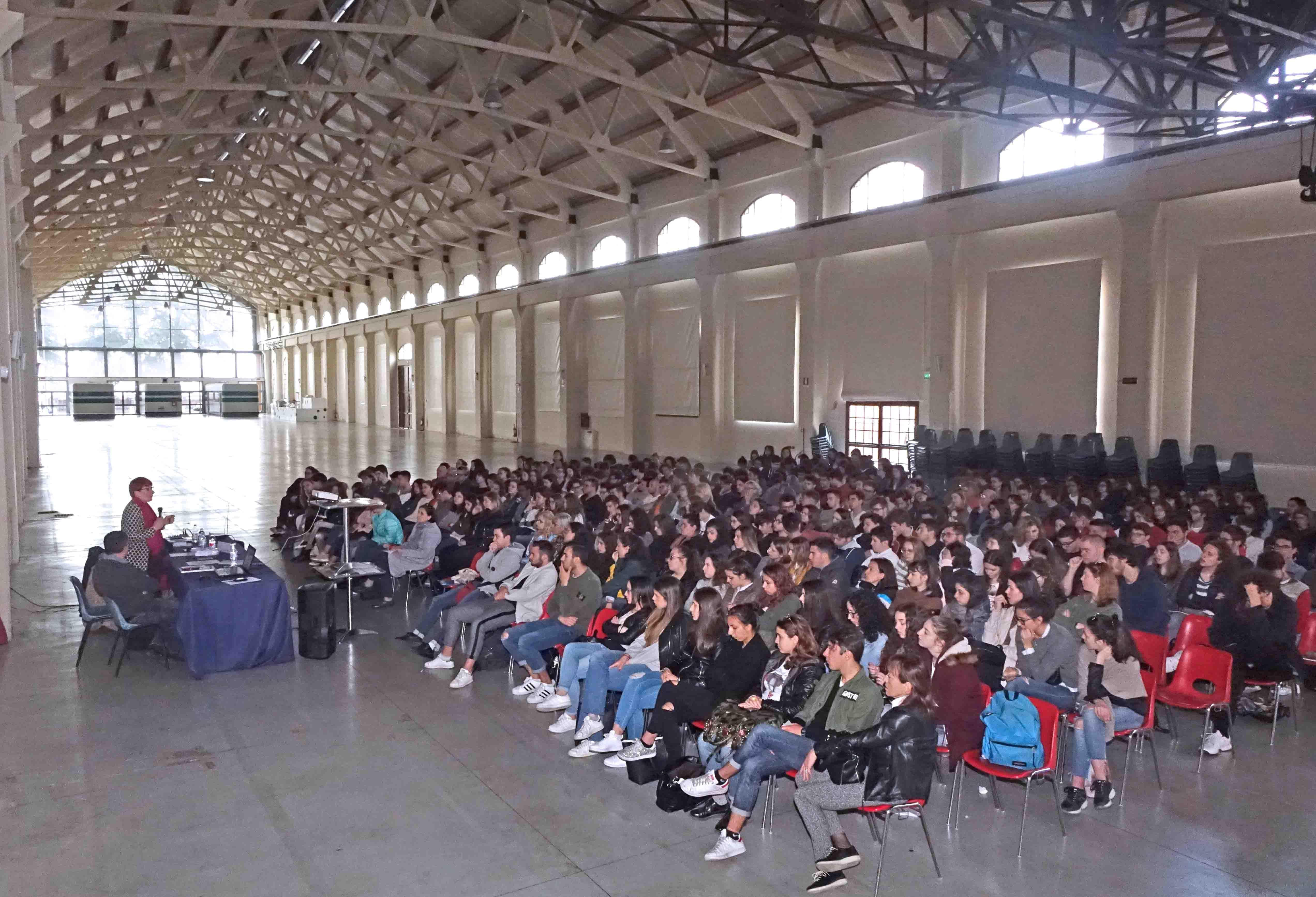 Un'assemblea studentesca alla Cattedrale ex Breda (archivio)