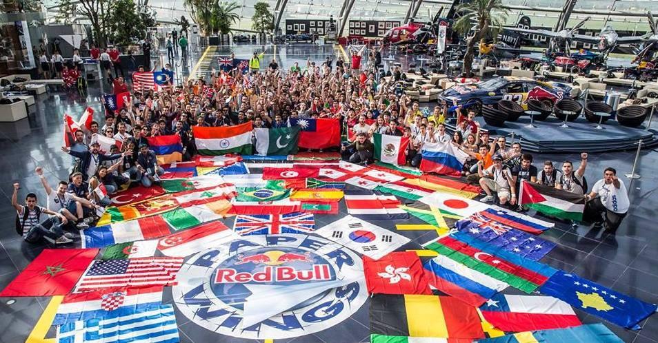 Reggio Emilia, a Palazzo Dossetti il campionato mondiale degli aeroplani... di carta