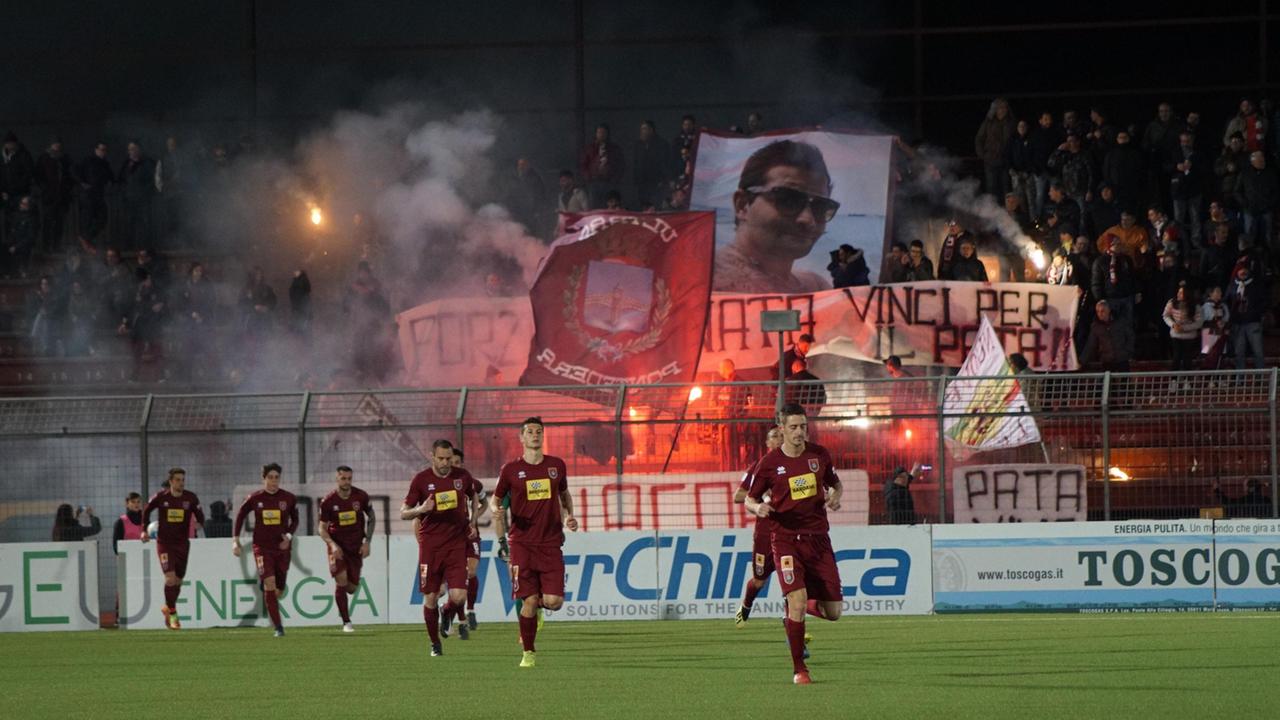 Lo spettacolo della Gradinata in occasione di Pontedera-Juventus Under 23