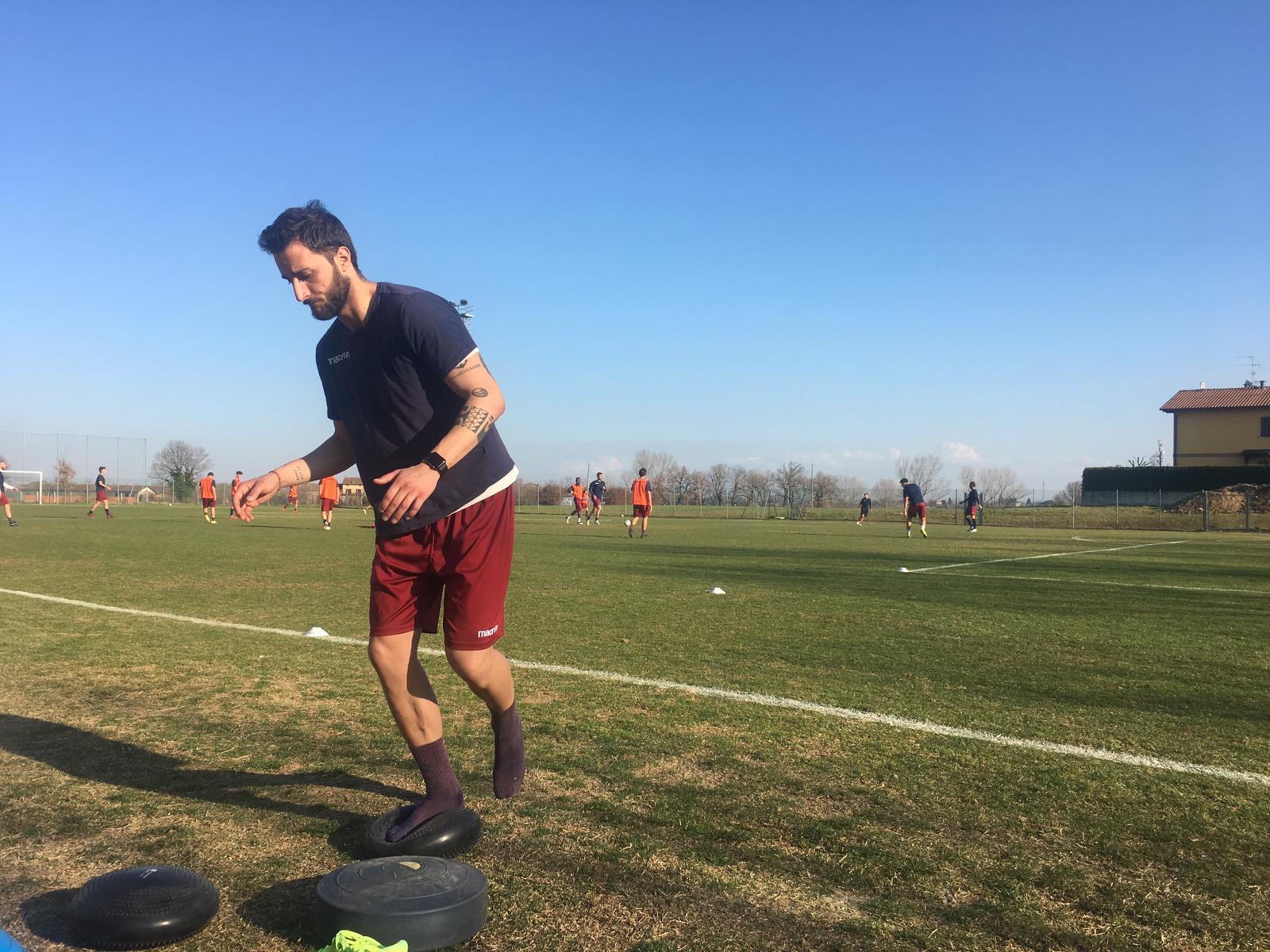 Il difensore della Reggio Audace Paolo Rozzio impegnato nel lavoro differenziato