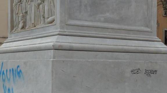 Imbrattata ancora la statua di Canapone