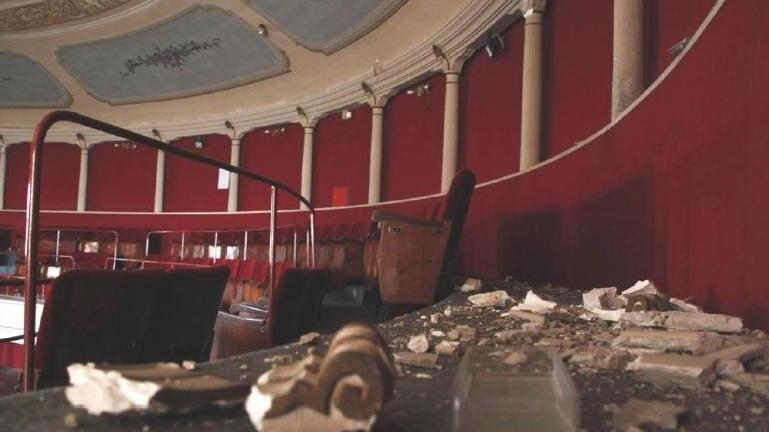 Il teatro rivede la luce Quattro milioni di lavori