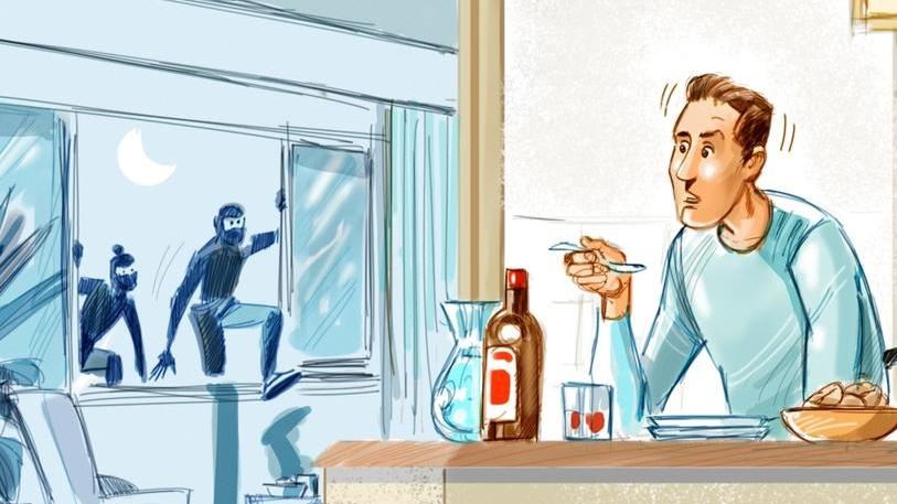 Vede i ladri sul balcone mentre cena