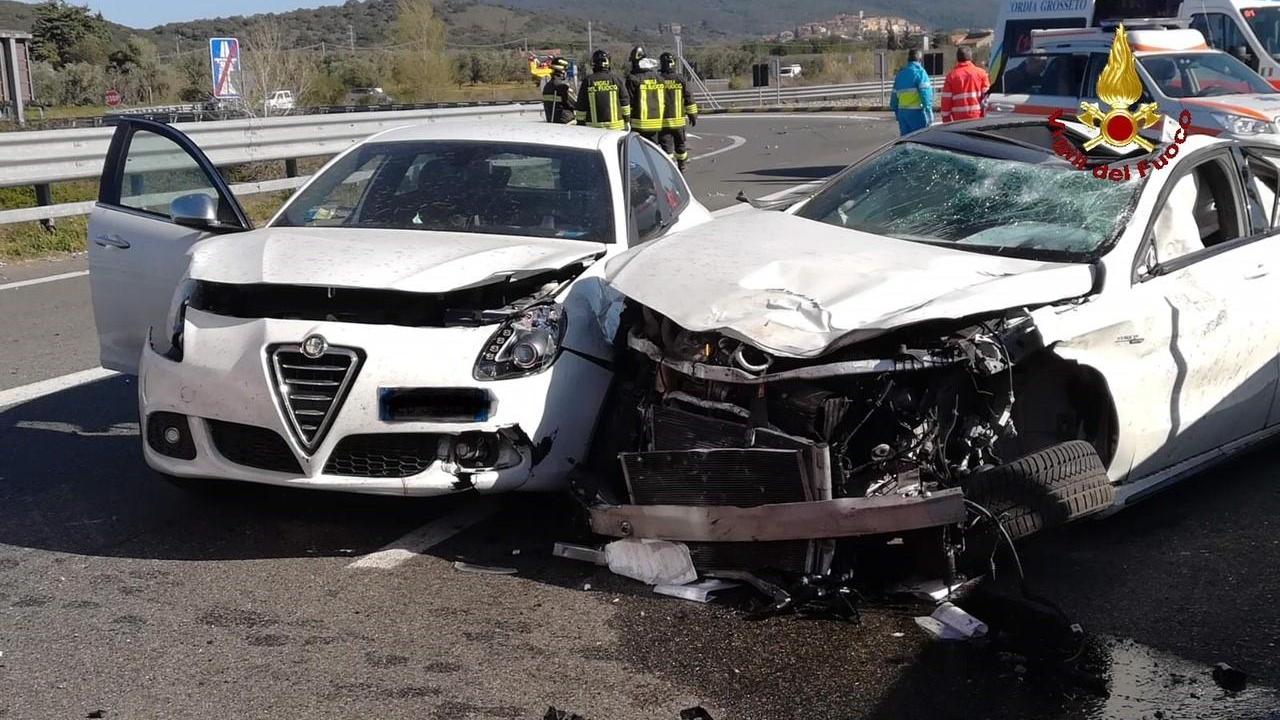 Due incidenti a 500 metri di distanza: cinque feriti