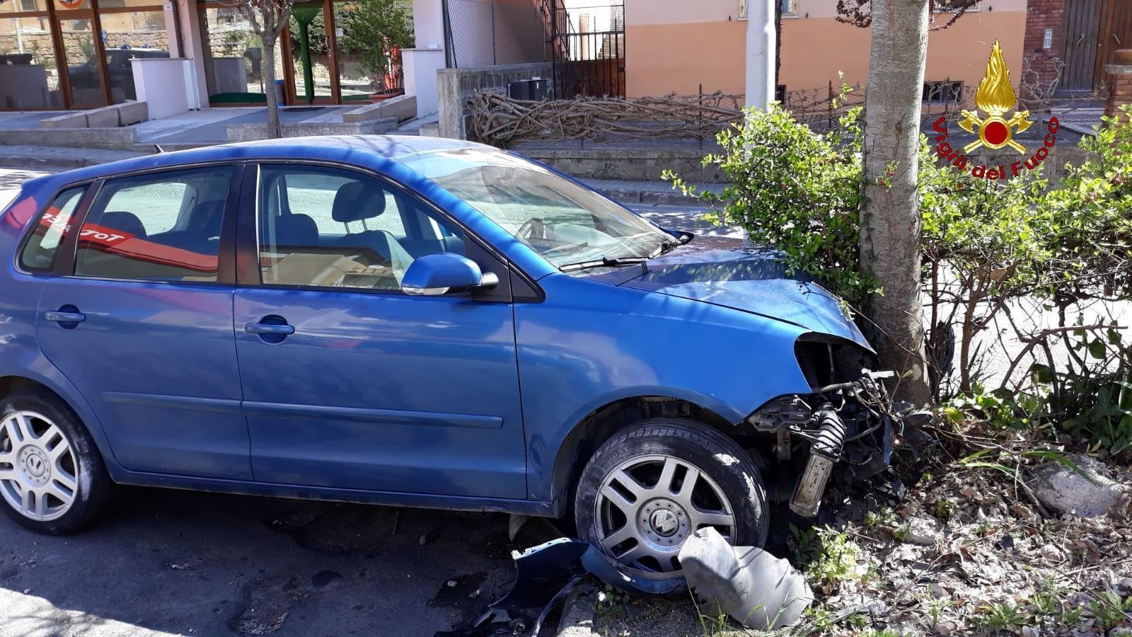 Paura a Pitigliano, auto si scontra con camion e colpisce il serbatoio