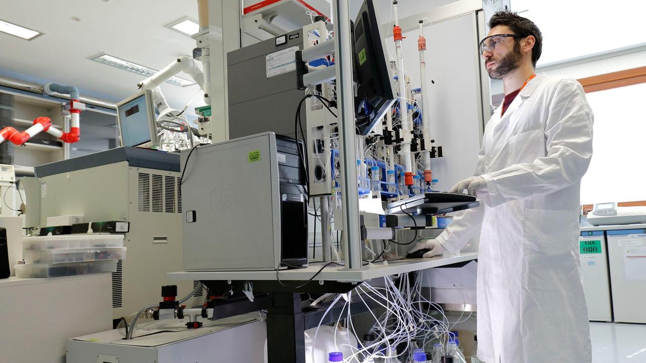 Farmaceutica, Gsk ha inaugurato un nuovo edificio per il controllo qualità a Siena